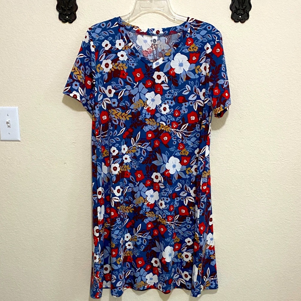 4/$20 NWT floral tunic